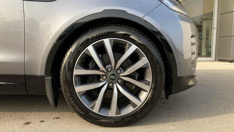 Land Rover Discovery 3.0 D300 Dynamic SE 5dr Auto Diesel Station Wagon